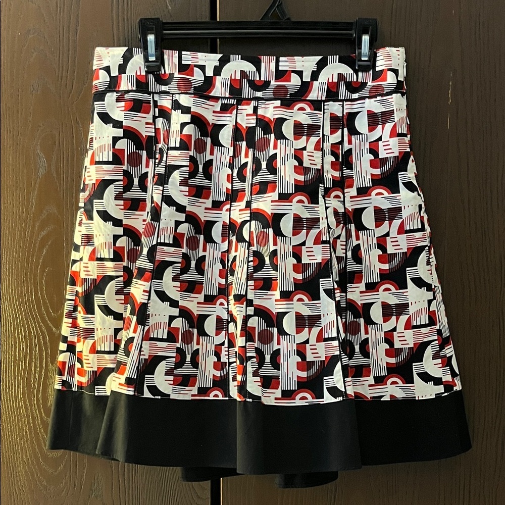 Ann Taylor red, black and white circular designed skirt. Size 6.